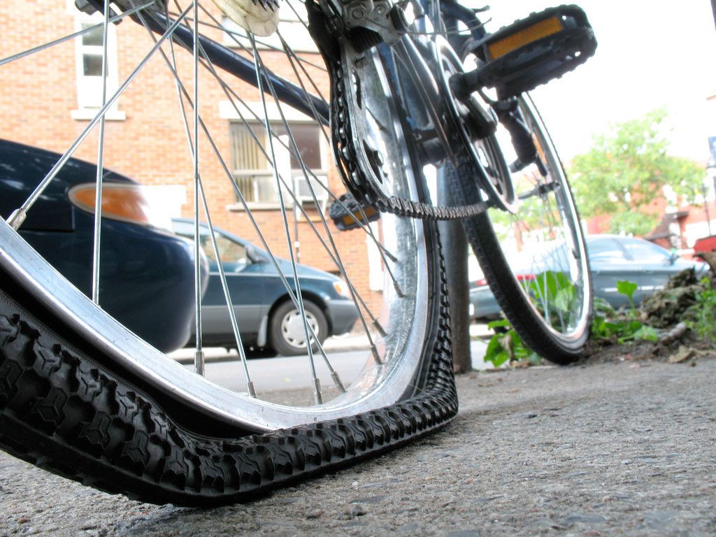 changing a flat bike tire